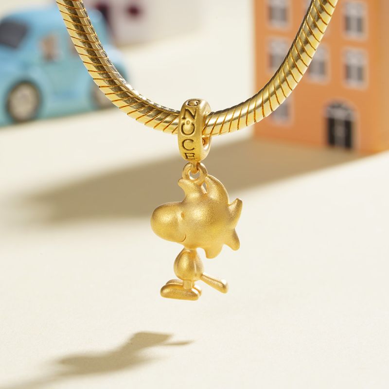 18k Gold Woodstock Pendant